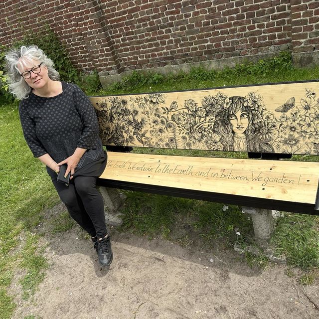 annick castro - langs de kerkhofmuur en pluktuin vlakveld